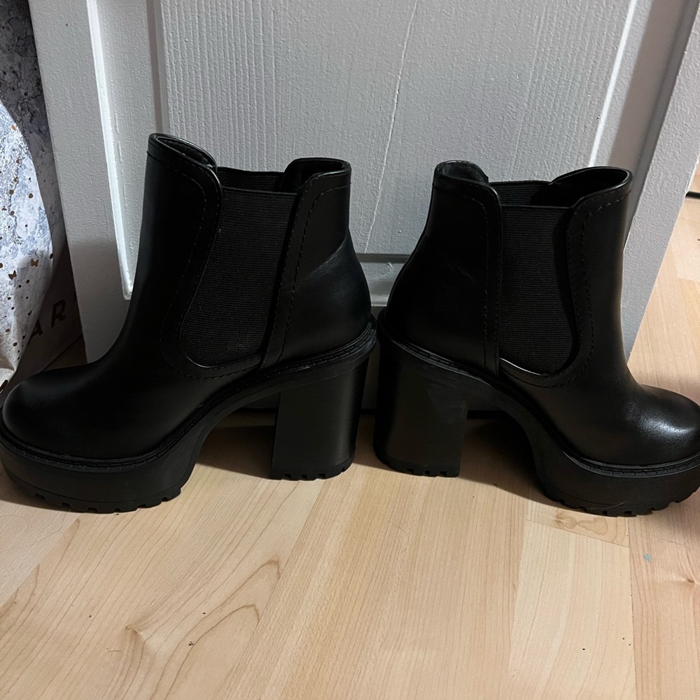 Black Chelsea Boots Size 6.